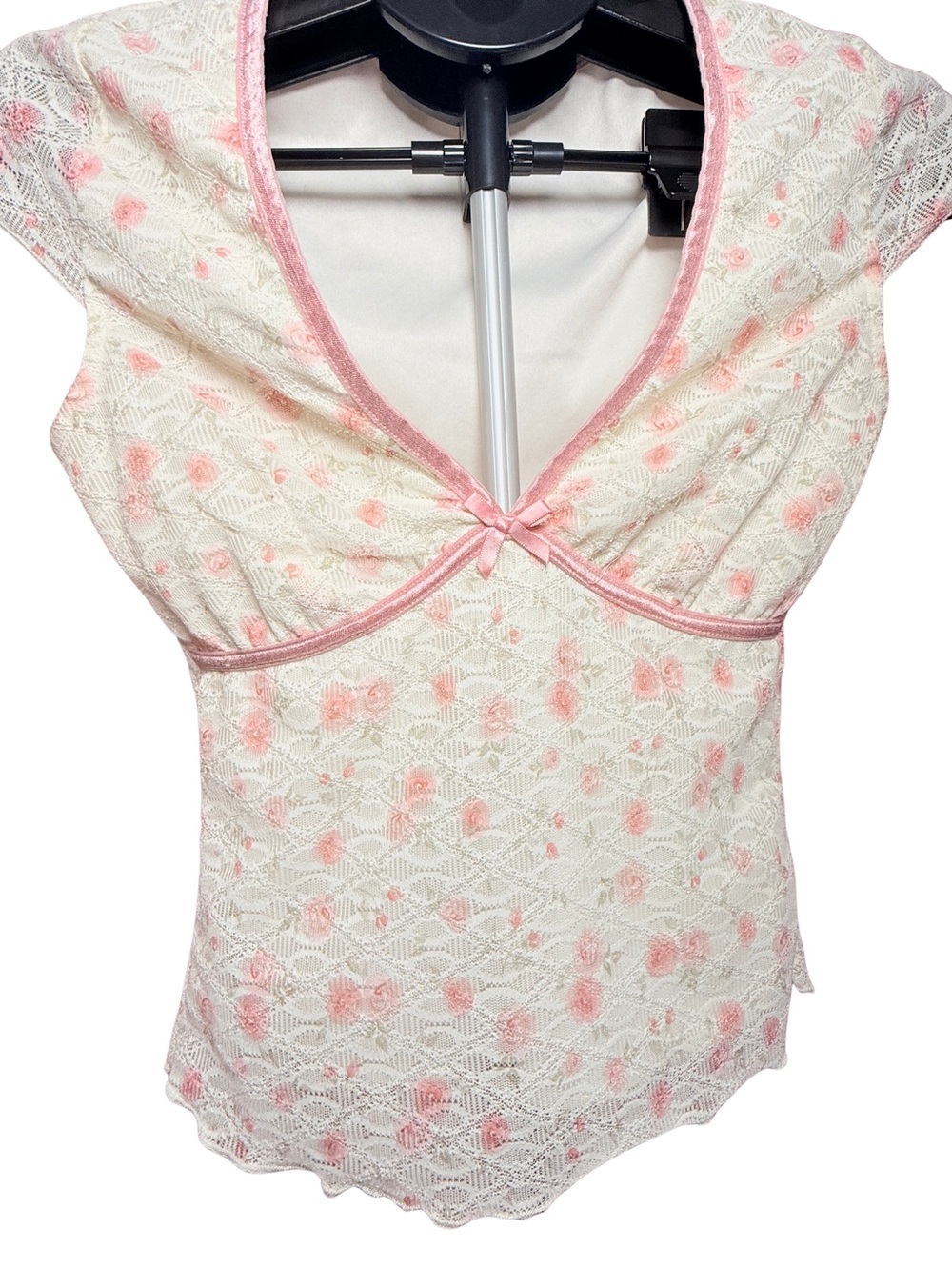 Vintage Y2K Cream Lace Crop Cami with Pink Trim- brand thirty thirty